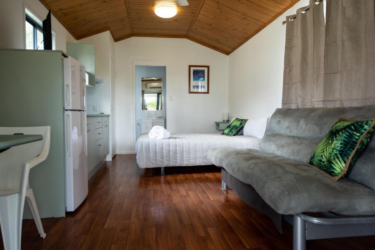 Sarina Palms Caravan And Cabins Village Екстериор снимка