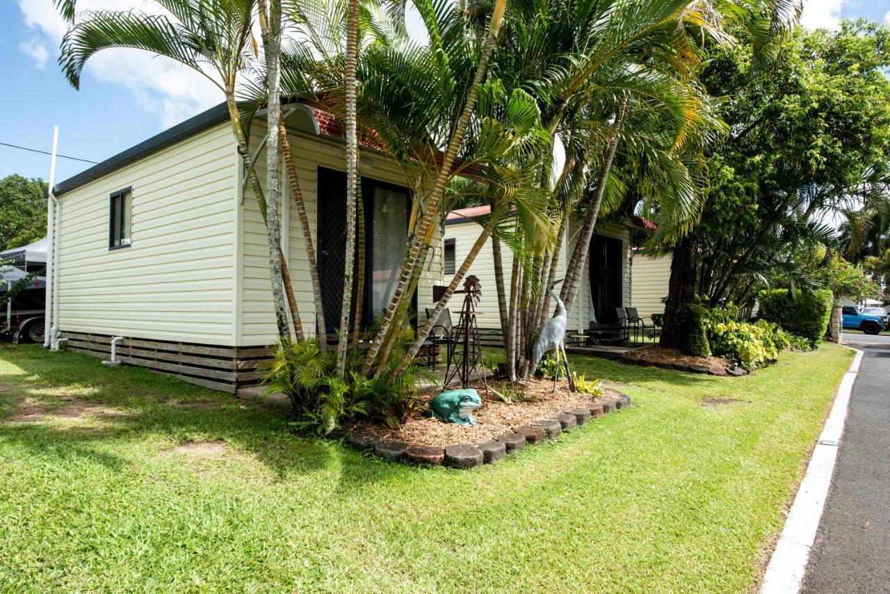 Sarina Palms Caravan And Cabins Village Екстериор снимка