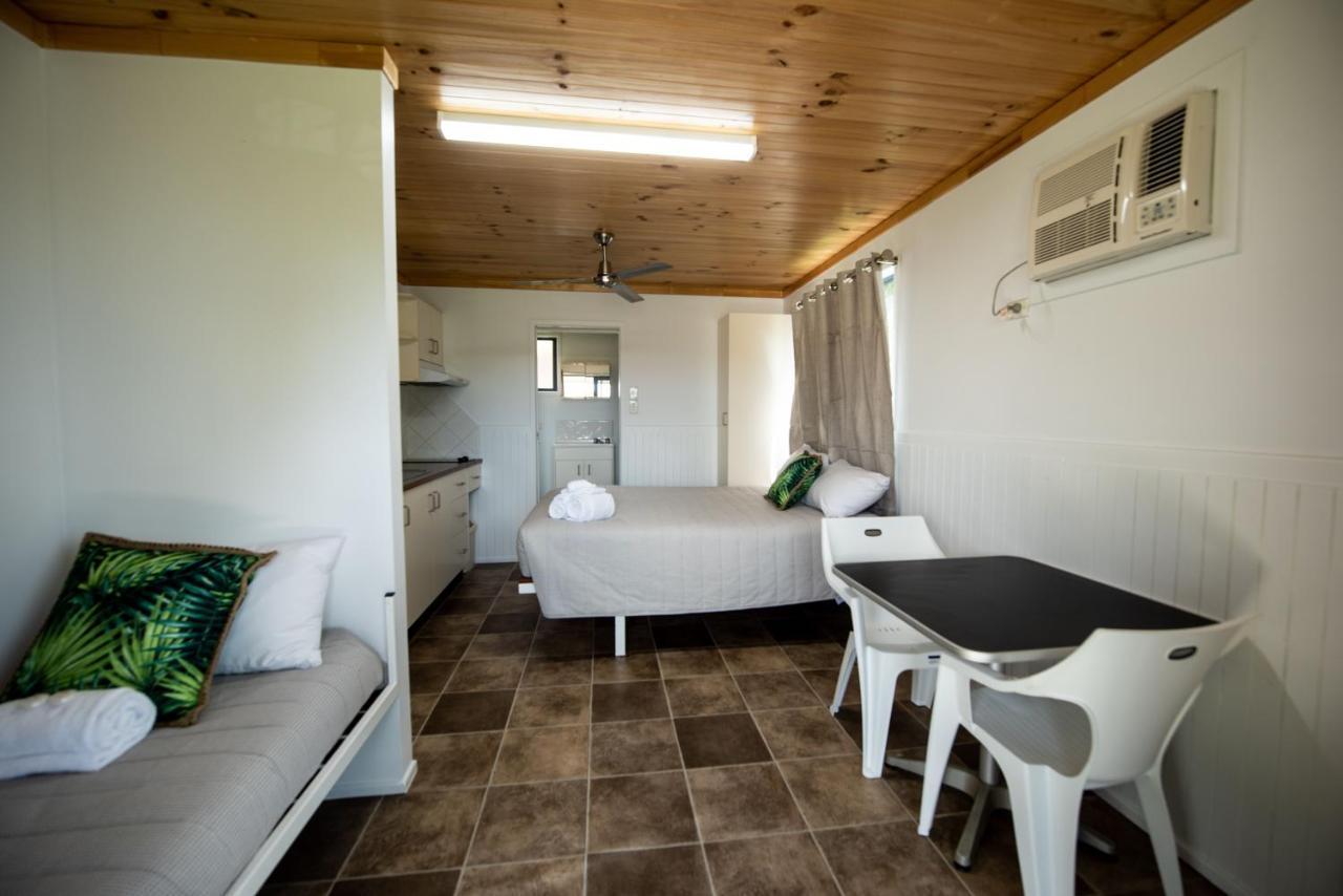 Sarina Palms Caravan And Cabins Village Екстериор снимка