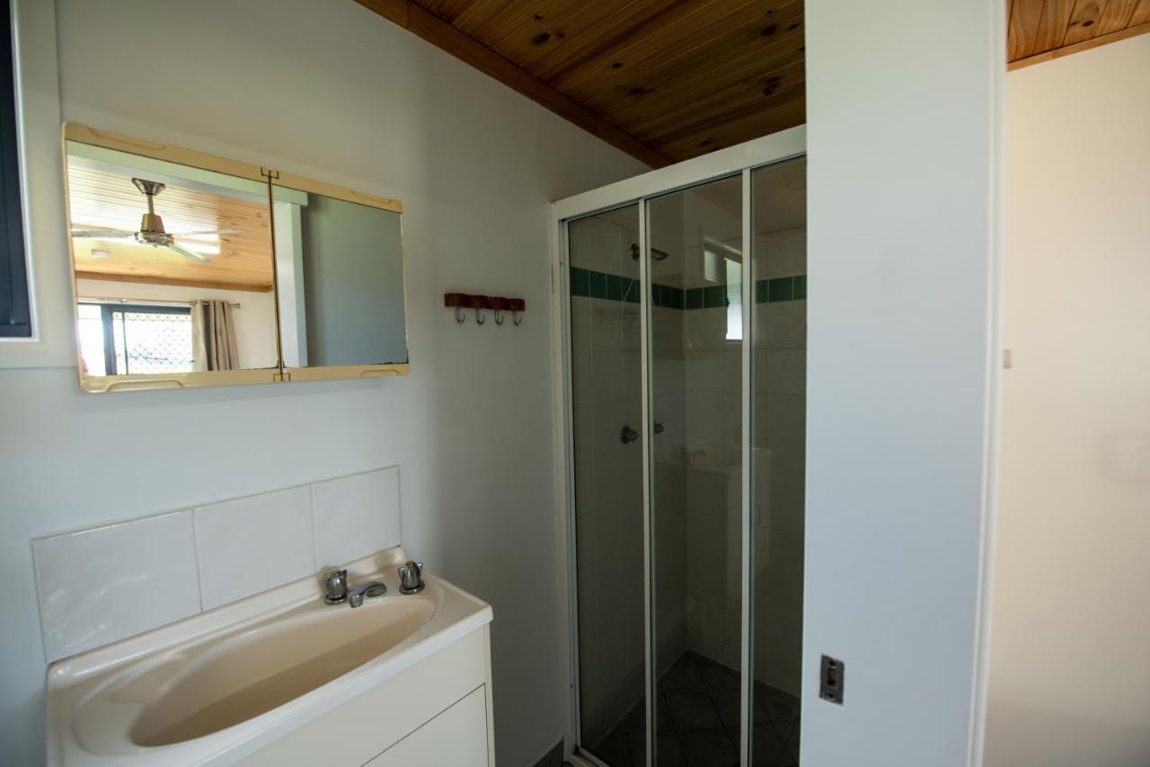Sarina Palms Caravan And Cabins Village Екстериор снимка